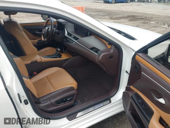 ✅ 2019 Lexus ES 300h Luxury • VIN: JTHB21B18K2004091 • Лот: 43337023. Опубликован ранее на IAAI с пробегом 144 634 миль. Бесплатный доступ к архиву аукционных продаж из США и подробный отчёт об истории автомобиля на DreamBid. Изображение 5.