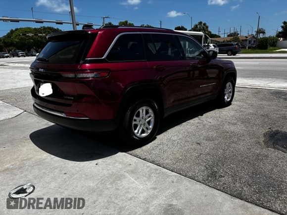 ✅ 2024 Jeep Grand Cherokee Laredo X • VIN: 1C4RJGAG3RC708070 • Lot: 66686465. Listed on Copart with 51,973 mi. Free auction sales archive from the USA and detailed vehicle history report at DreamBid. Image 4.