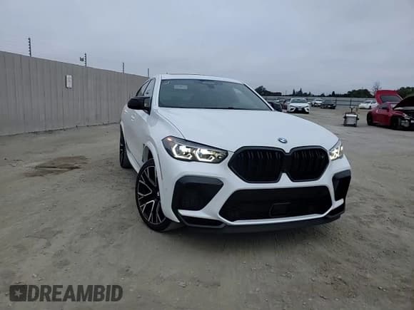 ✅ 2022 BMW X6 M • VIN: 5YMCY0C08N9L71063 • Lot: 69305505. Wystawiony na Copart z przebiegiem 21 102 mil. Bezpłatny archiwum sprzedaży aukcyjnych z USA i szczegółowy raport historii pojazdu na DreamBid. Zdjęcie 14.