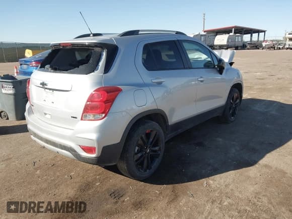 ✅ 2020 Chevrolet Trax LT • VIN: 3GNCJPSB2LL324678 • Lot: 43485640. Wystawiony na IAAI z przebiegiem Nie podano. Bezpłatny archiwum sprzedaży aukcyjnych z USA i szczegółowy raport historii pojazdu na DreamBid. Zdjęcie 4.