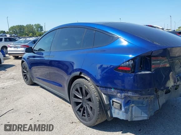 ✅ 2023 Tesla Model X • VIN: 7SAXCDE56PF385127 • Lot: 43183094. Wystawiony na IAAI z przebiegiem 71 391 mil. Bezpłatny archiwum sprzedaży aukcyjnych z USA i szczegółowy raport historii pojazdu na DreamBid. Zdjęcie 15.