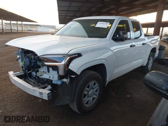 ✅ 2025 Toyota Tundra SR • VIN: 5TFKB5AA1SX048933 • Lot: 43684190. Listed on IAAI with 9,895 mi. Free auction sales archive from the USA and detailed vehicle history report at DreamBid. Image 18.