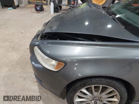 ✅ 2010 Volvo V50 • VIN: YV1382MW4A2521366 • Lot: 41355960. Listed on IAAI with 242,749 mi. Free auction sales archive from the USA and detailed vehicle history report at DreamBid. Image 18.