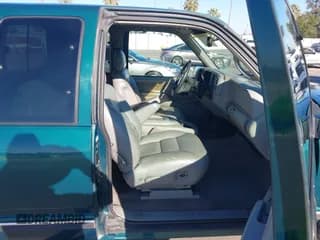 ✅ 1998 Chevrolet Silverado 1500 • VIN: 2GCEK19R0W1156253 • Lot: 43508052. Wystawiony na IAAI z przebiegiem 199 035 mil. Bezpłatny archiwum sprzedaży aukcyjnych z USA i szczegółowy raport historii pojazdu na DreamBid. Zdjęcie 5.