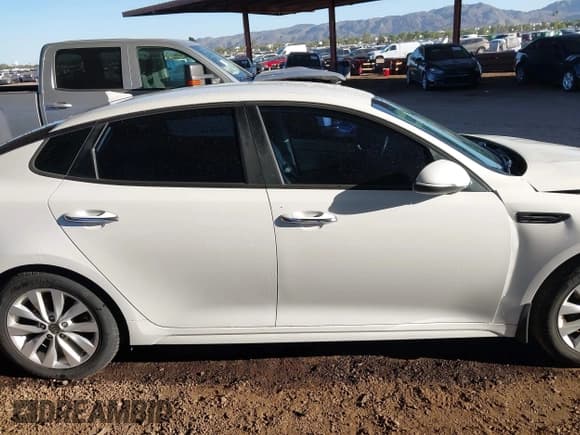 ✅ 2016 Kia Optima EX • VIN: 5XXGU4L3XGG040756 • Lot: 43565798. Listed on IAAI with 90,045 mi. Free auction sales archive from the USA and detailed vehicle history report at DreamBid. Image 14.