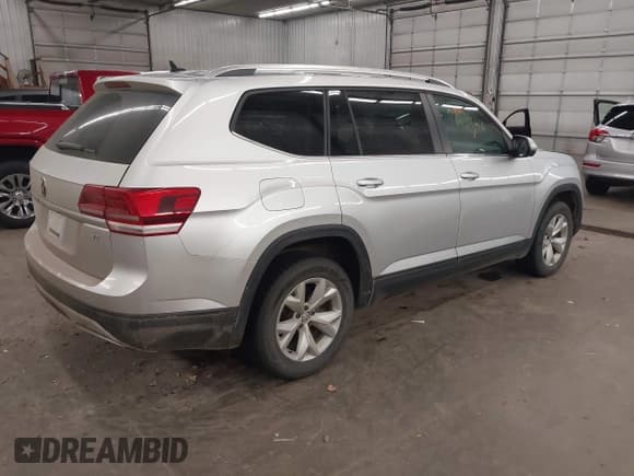 ✅ 2018 Volkswagen Atlas SE • VIN: 1V2KR2CA8JC573127 • Lot: 43534656. Wystawiony na IAAI z przebiegiem 183 216 mil. Bezpłatny archiwum sprzedaży aukcyjnych z USA i szczegółowy raport historii pojazdu na DreamBid. Zdjęcie 4.