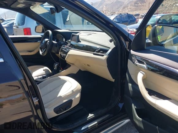 ✅ 2018 BMW X1 sDrive28i • VIN: WBXHU7C37J5L05511 • Lot: 42980003. Listed on IAAI with 25,925 mi. Free auction sales archive from the USA and detailed vehicle history report at DreamBid. Image 5.