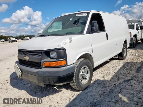 ✅ 2015 Chevrolet Express Cargo • VIN: 1GCWGFCF8F1154130 • Lot: 85589955. Listed on Copart with 101,000 mi. Free auction sales archive from the USA and detailed vehicle history report at DreamBid. Image 1.