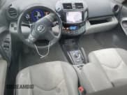 ✅ 2013 Toyota RAV4 • VIN: 2T3YL4DV6DW001775 • Лот: 84731255. Опубликован ранее на Copart с пробегом 83 893 миль. Бесплатный доступ к архиву аукционных продаж из США и подробный отчёт об истории автомобиля на DreamBid. Изображение 8.