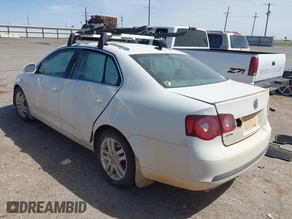 ✅ 2009 Volkswagen Jetta • VIN: 3VWAL71K19M178303 • Lot: 41935820. Listed on IAAI with 231,493 mi. Free auction sales archive from the USA and detailed vehicle history report at DreamBid. Image 3.