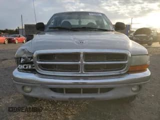 ✅ 1999 Dodge Dakota SLT • VIN: 1B7GG22Y3XS275370 • Lot: 81568994. Wystawiony na Copart z przebiegiem 241 945 mil. Bezpłatny archiwum sprzedaży aukcyjnych z USA i szczegółowy raport historii pojazdu na DreamBid. Zdjęcie 5.