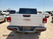 ✅ 2023 Jeep Gladiator Overland • VIN: 1C6HJTFG8PL553372 • Лот: 57250875. Опубликован ранее на Copart с пробегом 14 725 миль. Бесплатный доступ к архиву аукционных продаж из США и подробный отчёт об истории автомобиля на DreamBid. Изображение 6.