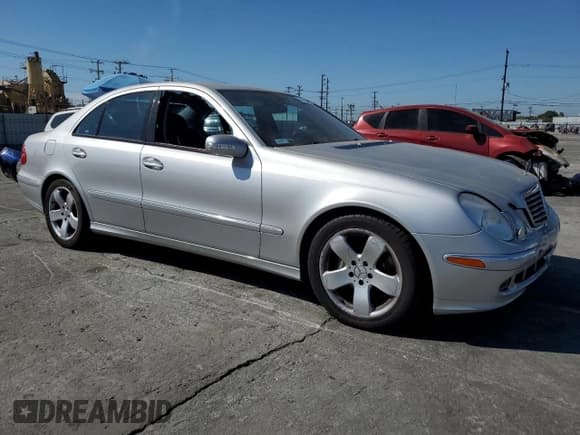 ✅ 2005 Mercedes-Benz E 500 • VIN: WDBUF70J95A746772 • Lot: 70145095. Listed on Copart with 96,331 mi. Free auction sales archive from the USA and detailed vehicle history report at DreamBid. Image 4.