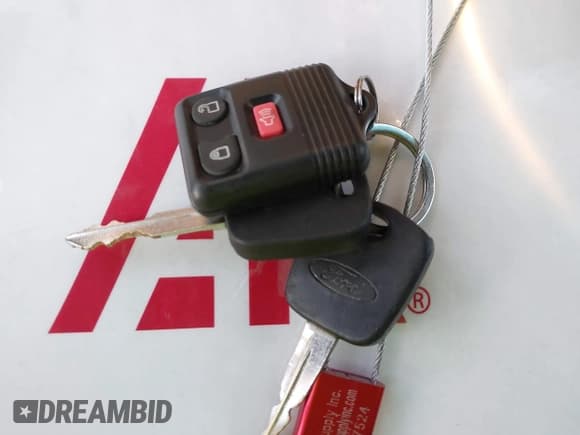 ✅ 2002 Ford Escape XLT Choice • VIN: 1FMYU03112KE00910 • Lot: 43698982. Listed on IAAI with 182,906 mi. Free auction sales archive from the USA and detailed vehicle history report at DreamBid. Image 11.