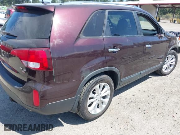 ✅ 2014 Kia Sorento EX • VIN: 5XYKUDA76EG534749 • Lot: 42840825. Wystawiony na IAAI z przebiegiem 140 733 mil. Bezpłatny archiwum sprzedaży aukcyjnych z USA i szczegółowy raport historii pojazdu na DreamBid. Zdjęcie 4.