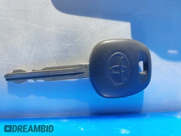 ✅ 2010 Toyota Tacoma PreRunner • VIN: 3TMJU4GN7AM106171 • Lot: 43634135. Listed on IAAI with 321,685 mi. Free auction sales archive from the USA and detailed vehicle history report at DreamBid. Image 11.