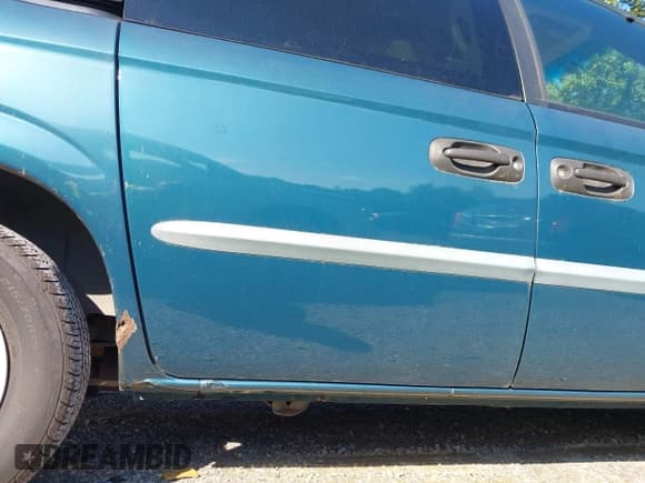 ✅ 2001 Chrysler Voyager • VIN: 1C4GJ25G21B101415 • Lot: 42639573. Wystawiony na IAAI z przebiegiem 196 897 mil. Bezpłatny archiwum sprzedaży aukcyjnych z USA i szczegółowy raport historii pojazdu na DreamBid. Zdjęcie 12.