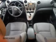 ✅ 2010 Toyota Matrix • VIN: 2T1KU4EE8AC426342 • Lot: 91665075. Wystawiony na Copart z przebiegiem Nie podano. Bezpłatny archiwum sprzedaży aukcyjnych z USA i szczegółowy raport historii pojazdu na DreamBid. Zdjęcie 8.