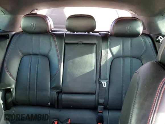 ✅ 2018 Maserati Levante S GranSport • VIN: ZN661YUS0JX269737 • Lot: 82872953. Wystawiony na Copart z przebiegiem 98 866 mil. Bezpłatny archiwum sprzedaży aukcyjnych z USA i szczegółowy raport historii pojazdu na DreamBid. Zdjęcie 10.