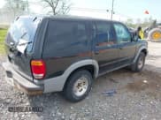 ✅ 1999 Ford Explorer XL • VIN: 1FMZU34X2XUA06174 • Lot: 42071003. Wystawiony na IAAI z przebiegiem 126 220 mil. Bezpłatny archiwum sprzedaży aukcyjnych z USA i szczegółowy raport historii pojazdu na DreamBid. Zdjęcie 4.