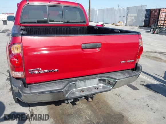 ✅ 2006 Toyota Tacoma • VIN: 5TELU42N16Z209516 • Lot: 42532053. Listed on IAAI with 186,281 mi. Free auction sales archive from the USA and detailed vehicle history report at DreamBid. Image 6.