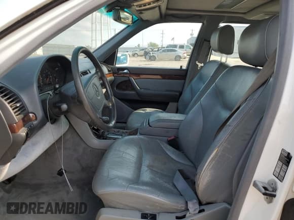 ✅ 1995 Mercedes-Benz S • VIN: WDBGA51E3SA282102 • Лот: 64592805. Опубликован ранее на Copart с пробегом 156 945 миль. Бесплатный доступ к архиву аукционных продаж из США и подробный отчёт об истории автомобиля на DreamBid. Изображение 7.