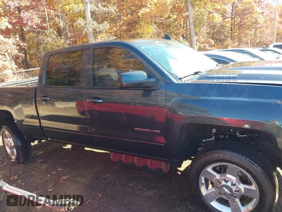 ✅ 2019 Chevrolet Silverado 2500HD LT • VIN: 1GC1KSEY1KF185426 • Лот: 40644945. Опубликован ранее на IAAI с пробегом 111 476 миль. Бесплатный доступ к архиву аукционных продаж из США и подробный отчёт об истории автомобиля на DreamBid. Изображение 13.