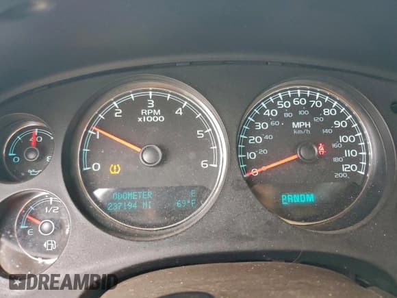 ✅ 2013 Chevrolet Suburban LTZ • VIN: 1GNSCKE08DR187629 • Lot: 93661735. Listed on Copart with 237,194 mi. Free auction sales archive from the USA and detailed vehicle history report at DreamBid. Image 9.