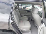 ✅ 2009 Toyota Highlander • VIN: JTEDA41AX92000453 • Lot: 42511436. Wystawiony na IAAI z przebiegiem 251 286 mil. Bezpłatny archiwum sprzedaży aukcyjnych z USA i szczegółowy raport historii pojazdu na DreamBid. Zdjęcie 8.