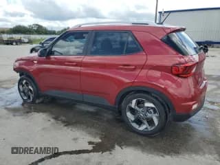 ✅ 2024 Hyundai Venue SEL • VIN: KMHRC8A33RU315608 • Lot: 72576634. Wystawiony na Copart z przebiegiem 1 239 mil. Bezpłatny archiwum sprzedaży aukcyjnych z USA i szczegółowy raport historii pojazdu na DreamBid. Zdjęcie 2.