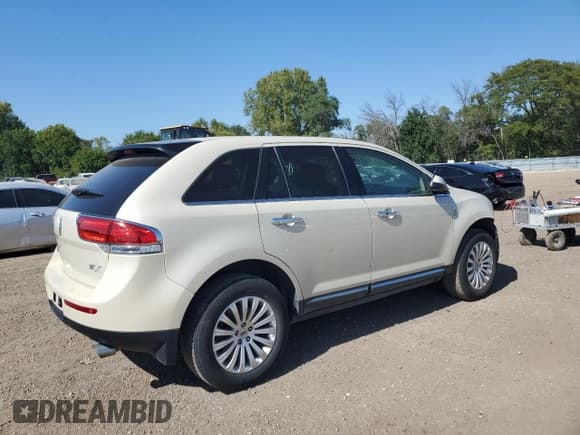 ✅ 2014 Lincoln MKX • VIN: 2LMDJ6JK4EBL09753 • Lot: 81881875. Listed on Copart with 146,015 mi. Free auction sales archive from the USA and detailed vehicle history report at DreamBid. Image 3.