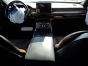 ✅ 2020 Lincoln Aviator Reserve • VIN: 5LM5J7XC1LGL14143 • Lot: 47599443. Wystawiony na Copart z przebiegiem Nie podano. Bezpłatny archiwum sprzedaży aukcyjnych z USA i szczegółowy raport historii pojazdu na DreamBid. Zdjęcie 8.