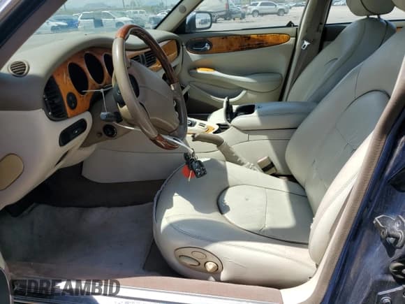 ✅ 2001 Jaguar XJ Vanden Plas • VIN: SAJDA24C21LF39612 • Lot: 67322335. Listed on Copart with 140,826 mi. Free auction sales archive from the USA and detailed vehicle history report at DreamBid. Image 7.