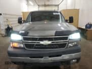 ✅ 2006 Chevrolet Silverado 2500HD Work Truck • VIN: 1GCHK29U66E125918 • Lot: 85034684. Wystawiony na Copart z przebiegiem 236 491 mil. Bezpłatny archiwum sprzedaży aukcyjnych z USA i szczegółowy raport historii pojazdu na DreamBid. Zdjęcie 5.