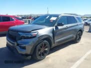 ✅ 2022 Ford Explorer ST • VIN: 1FM5K8GC7NGB56366 • Lot: 43374875. Wystawiony na IAAI z przebiegiem 40 511 mil. Bezpłatny archiwum sprzedaży aukcyjnych z USA i szczegółowy raport historii pojazdu na DreamBid. Zdjęcie 17.