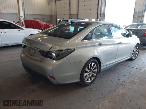 ✅ 2014 Hyundai Sonata SE • VIN: 5NPEC4AC4EH904859 • Лот: 42592777. Опубликован ранее на IAAI с пробегом 131 820 миль. Бесплатный доступ к архиву аукционных продаж из США и подробный отчёт об истории автомобиля на DreamBid. Изображение 4.