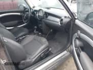 ✅ 2011 MINI Hardtop S • VIN: WMWSV3C51BTY11548 • Lot: 43541054. Wystawiony na IAAI z przebiegiem 78 605 mil. Bezpłatny archiwum sprzedaży aukcyjnych z USA i szczegółowy raport historii pojazdu na DreamBid. Zdjęcie 5.