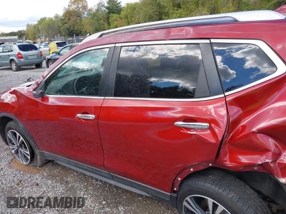 ✅ 2019 Nissan Rogue S • VIN: 5N1AT2MV3KC809762 • Lot: 43382990. Listed on IAAI with 97,350 mi. Free auction sales archive from the USA and detailed vehicle history report at DreamBid. Image 12.