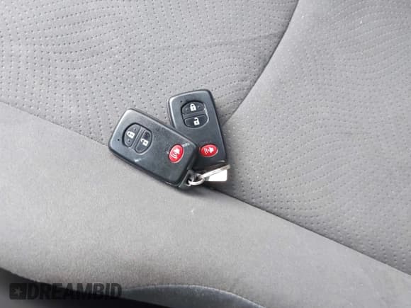 ✅ 2011 Toyota Prius II • VIN: JTDKN3DUXB0266086 • Лот: 43636561. Опубликован ранее на IAAI с пробегом 129 792 миль. Бесплатный доступ к архиву аукционных продаж из США и подробный отчёт об истории автомобиля на DreamBid. Изображение 11.