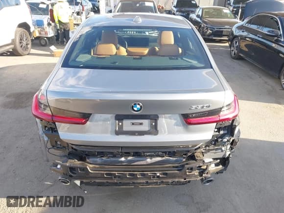 ✅ 2025 BMW 3 Series 330i • VIN: 3MW69CW0XS8F06210 • Лот: 43243106. Опубликован ранее на IAAI с пробегом 3 566 миль. Бесплатный доступ к архиву аукционных продаж из США и подробный отчёт об истории автомобиля на DreamBid. Изображение 17.