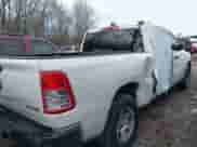 2022 Ram 1500 Tradesman z VIN 1C6SRFNT3NN211411, wystawiony jako IAAI lot #41557949 z przebiegiem 93 013 mil mil oraz . Historia ofert i sprzedaży dostępna na DreamBid. Obrazek 4.