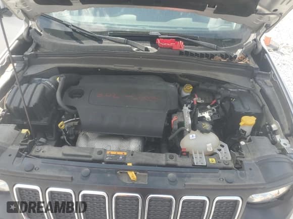 ✅ 2019 Jeep Renegade Latitude • VIN: ZACNJABB2KPK90629 • Lot: 68266175. Wystawiony na Copart z przebiegiem 86 355 mil. Bezpłatny archiwum sprzedaży aukcyjnych z USA i szczegółowy raport historii pojazdu na DreamBid. Zdjęcie 12.