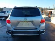 ✅ 2012 Toyota Highlander • VIN: 5TDZA3EH4CS023660 • Лот: 43470031. Опубликован ранее на IAAI с пробегом 124 399 миль. Бесплатный доступ к архиву аукционных продаж из США и подробный отчёт об истории автомобиля на DreamBid. Изображение 16.