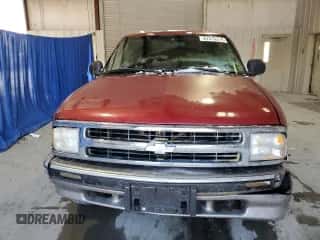 1997 Chevrolet Blazer LS with VIN 1GNDT13W0V2220109, listed as a Copart auction lot 87015214 with 172,531 mi miles and Salvage title. Bid and sale history available at DreamBid. Image 5.