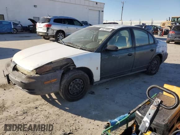 1998 Saturn SL z VIN 1G8ZF5287WZ120978, wystawiony jako Copart lot #43070995 z przebiegiem 279 889 mil mil oraz Szkoda całkowita • Salvage title. Historia ofert i sprzedaży dostępna na DreamBid. Obrazek 1.