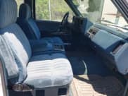 ✅ 1991 GMC Sierra 1500 • VIN: 2GTHC39N2M1512024 • Lot: 42133143. Wystawiony na IAAI z przebiegiem 216 701 mil. Bezpłatny archiwum sprzedaży aukcyjnych z USA i szczegółowy raport historii pojazdu na DreamBid. Zdjęcie 5.