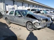 ✅ 2000 Ford Crown Victoria • VIN: 2FAFP73W8YX116581 • Lot: 42426805. Wystawiony na Copart z przebiegiem 122 218 mil. Bezpłatny archiwum sprzedaży aukcyjnych z USA i szczegółowy raport historii pojazdu na DreamBid. Zdjęcie 4.