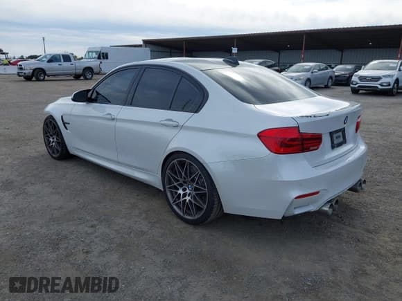 ✅ 2017 BMW M3 • VIN: WBS8M9C39H5G85823 • Lot: 41637990. Wystawiony na IAAI z przebiegiem 70 515 mil. Bezpłatny archiwum sprzedaży aukcyjnych z USA i szczegółowy raport historii pojazdu na DreamBid. Zdjęcie 3.