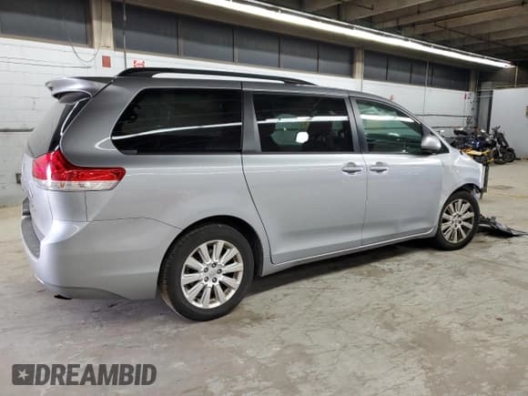 ✅ 2014 Toyota Sienna LE • VIN: 5TDJK3DC2ES080491 • Lot: 60749925. Listed on Copart with 162,669 mi. Free auction sales archive from the USA and detailed vehicle history report at DreamBid. Image 3.