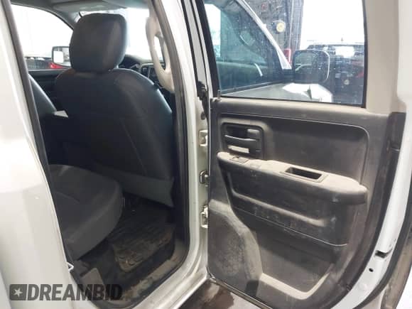 2015 Ram 1500 Express z VIN 1C6RR7FT9FS708212, wystawiony jako IAAI lot #42161725 z przebiegiem 240 892 mil mil oraz . Historia ofert i sprzedaży dostępna na DreamBid. Obrazek 8.